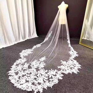 Beautiful White Vintage Single Tier Bridal Veil